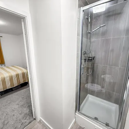 New Manchester City Getaway House With 2 Free Parking-3